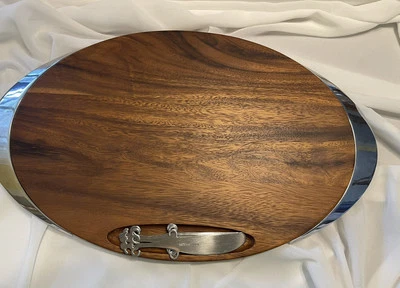 Tablero de queso de madera de acacia Nambe Eclipse con cuchillo de acero inoxidable 18”x11” usado en excelente estado Foto 1 de 4