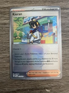 Kieran Poke Ball Pattern 113/131 Sv: Prismatic Evolutions Holo Pokemon Juego de cartas coleccionables - Imagen 1 de 2