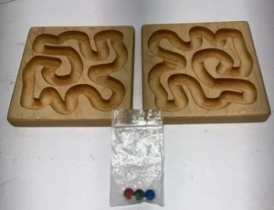 Menge 2 Massivholz Puzzle Labyrinth 3 farbige Kugeln Hand/Auge Koordinationsspiel - Bild 1 von 6