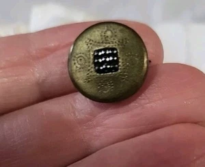 Vintage Button Shank Back Raised Design in the Middle Of Etching Design Lovely - Picture 1 of 6