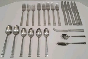 Lotto 22 pezzi Bentley (acciaio inox 18/10) di HERITAGE MINT LTD forchetta coltello cucchiaio - Foto 1 di 5