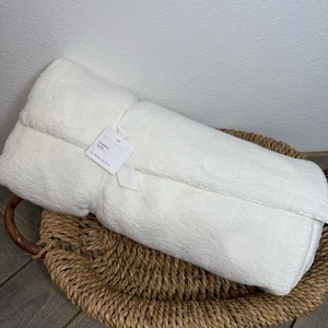 NEW!! POTTERY BARN SHERPA TABLE RUNNER, 18 X 108" ~ IVORY, HOLIDAYS CHRISTMAS - Picture 1 of 5