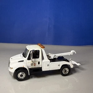 Greenlight 1:64 International Durastar Custom Los Angeles County Fire Tow Truck - Picture 1 of 8