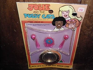 VINTAGE JOSIE AND THE PUSSYCATS PENDANT JEWELRY SET HANNA BARBERA RARE MOMC 1973 - Picture 1 of 21