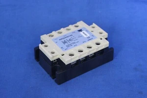 Carlo Gavazzi RR2A40D150 Relay 3 Phase 400 VAC / 5 A / 1.5 KW - Imagen 1 de 3