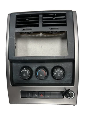 Jeep Liberty 2008-2012 tablero central radio control de clima embellecedor bisel 55111943AE Foto 1 de 4