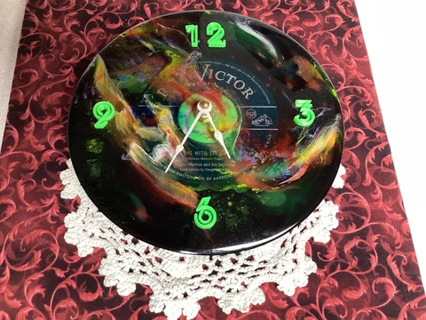 VTG RCA Record (45 RPM) Wall Clock Handmade-7” Wide Cover