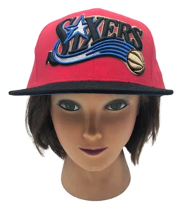 Mitchell & Ness Rojo/Negro NBA Philadelphia 76ers Recarga HWC Snapback - OSFA - Imagen 1 de 8