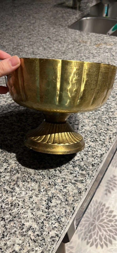 Gold Case Made in India. New condition. Decoration Vase.  - Image 1 of 3