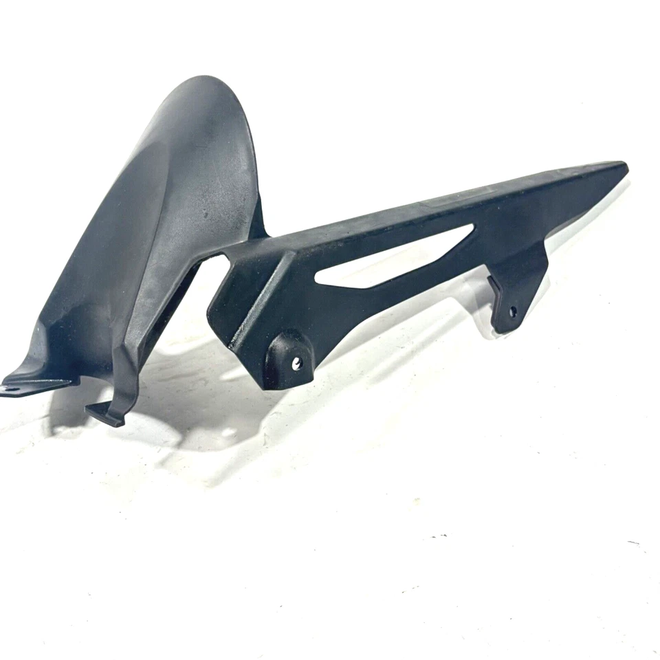Suzuki Inazuma GW250 2013 a 2018, protector de cadena de guardabarros interior, P/N 61310-48H01 Foto 1 de 4