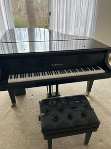 Baldwin Piano L series ebony black. Grand piano with music stand and chair - Picture 1 of 6