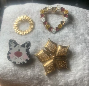 Lot of 4 Vintage Heart Cat BROOCH Pins Gold Plus Wood Enamel Costume Jewelry - Picture 1 of 22