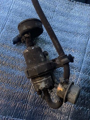 燃气燃料泵宝马 325e E30 原始设备制造商调节器支架 — 第 1/2 张图片