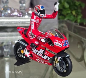Ducati Desmosedici Casey Stoner GP7 Ducati 2007 Minichamps Esc 1/12 - Picture 1 of 10