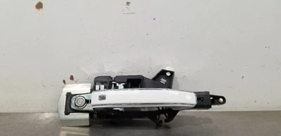 17 GMC YUKON DENALI EXTERIOR DOOR HANDLE FRONT LEFT DRIVER WHITE CHROME - Image 1 of 4