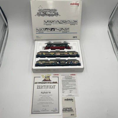 MARKLIN H0  # 2872  EUROPEAN STYLE "POP TRAIN" CLASS E 04 ELECTRIC LOCO W/2 CARS - Image 1 of 4