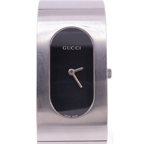 Orologio Gucci 2400L Quadrante Nero Bracciale Argento Quarzo Donna dal Giappone