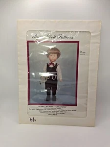Patrones de muñecas Byron #BY-282 KR 101 "Little Peter" 1987, se adapta a una muñeca de 13-1/4" - Imagen 1 de 4