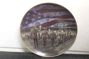 Franklin Mint Vietnam Veterans Candlelight Memorial Collectors Plate Troutman - Picture 1 of 3