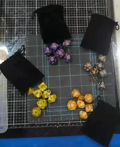 EUC!! Lot Of 4 Sets Of 7 Dice Set | RPG DnD Dungeons Dragons AD&D Pathfinder d20 - Picture 1 of 5