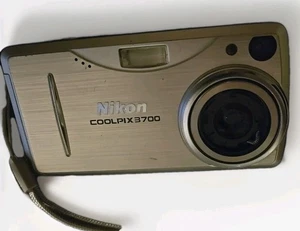 Nikon Coolpix E3700 Digitalkamera silber, NUR TEILE - Bild 1 von 4