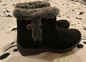 Botas para mujer Khombu Iris talla 8M negras de gamuza repelentes al agua - Imagen 1 de 7