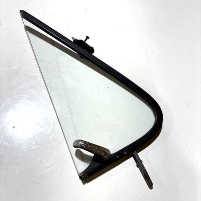 Ford Serie F 1967-1972 vidrio de ventilación (derecha) ventana de ala lateral del pasajero (OEM) Foto 1 de 4