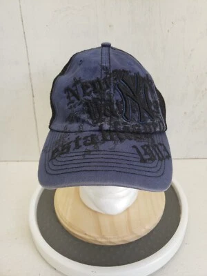 New York Yankees  Mesh Fitted Hat Cap Size 7 3/8 L/XL - Image 1 of 4