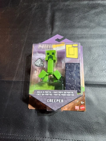 Minecraft Build-A-Portal Creeper Action Figure Brand New Sealed Cover