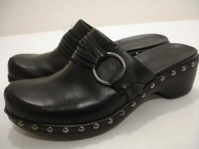 Tamancos femininos 7 7,5 tamanho 38 ECCO couro preto cravejado de prata anel O sapatos slip-on - Imagem 1 de 4