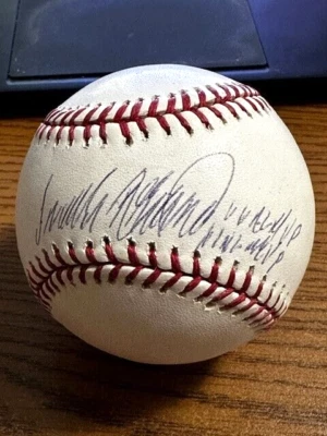 FRANK ROBINSON 8 SIGNED AUTOGRAPHED OML BASEBALL!  Orioles, Reds! HOF!  2x MVP! - Image 1 of 2