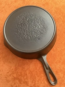 Favorite Piqua Ware #7 Smiley Logo Cast Iron Skillet Restored (Circa 1916-1934) - Picture 1 of 8