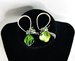 Vintage Green Glass Bead Gold Tone Dangle Earrings - Picture 1 of 2