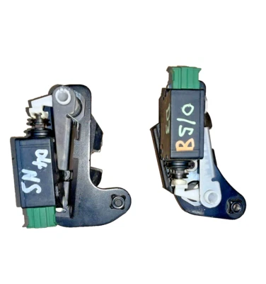 Land Rover Discovery 3/4 Pair Lower Tailgate Actuator Solenoid Catch (A/B) - Изображение 1 из 4