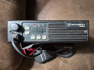 Motorola Radius D44LRA7PA5CK WITH MICROPHONE UHF RADIO - Zdjęcie 1 z 13