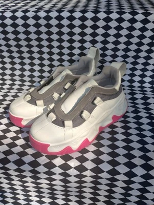 Moschino Sneakers - Girl 8.5  -Euro 39 - No Shoestrings - Not Authenticated  - Image 1 of 4