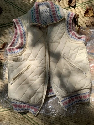 Andy Johns Women's Reversible Vest  Hearts/Cream sweater  Sz Sm vintage 80's - Image 1 of 4