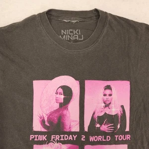 Nicki Minaj Pink Friday 2 World Tour Band Crew Neck T Shirt Mens Size M Gray - Picture 1 of 9