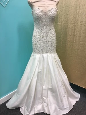 Vestido de novia sin tirantes, sirena blanca, Essense of Australia Foto 1 de 4