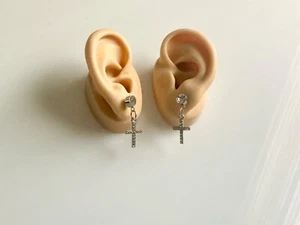 Pendientes de poste de cruz circular vertical o invertida de cristal joyería punk gótico - Imagen 1 de 8