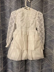 Vintage 1970s White LACE AND RUFFLE First Holy Communion dress and Veil, size 7 - Picture 1 of 8