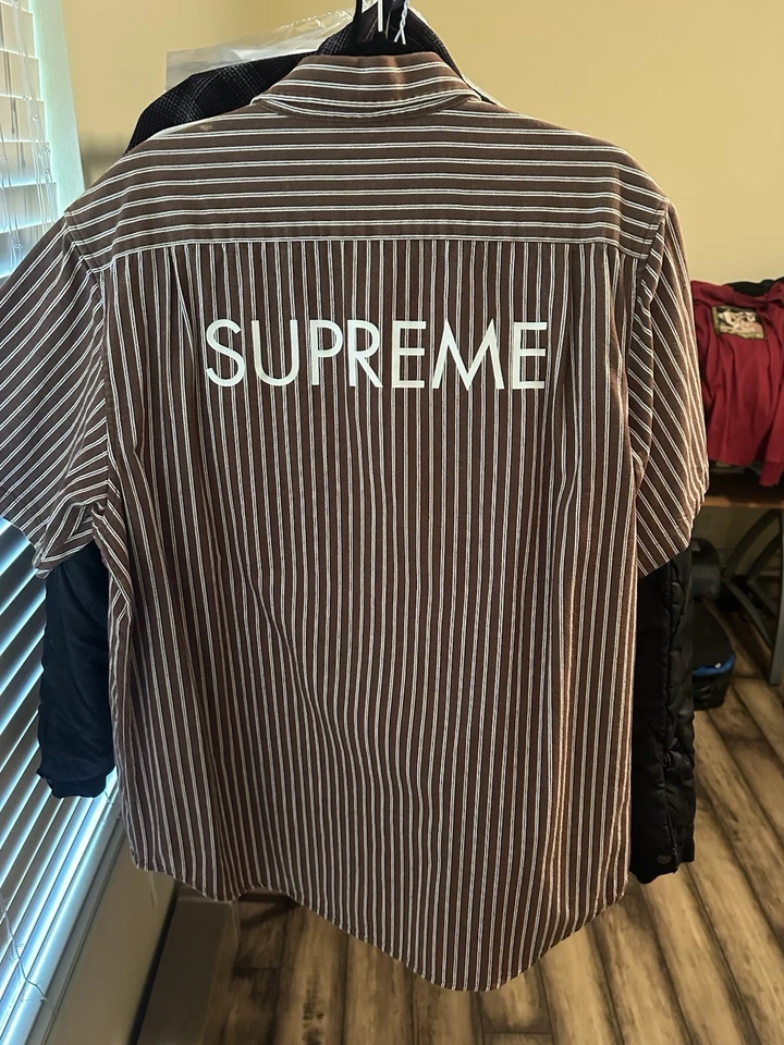 Supreme джинсовой ткани на пуговицах Sz Xl первозданное состояние товара. Короткий рукав. Коричневый/белый  - Изображение 1 из 3