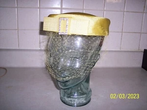 VINTAGE 60's YELLOW CHIFFON PILLBOX EASTER HAT W/VEIL 21" CIR. - Picture 1 of 6
