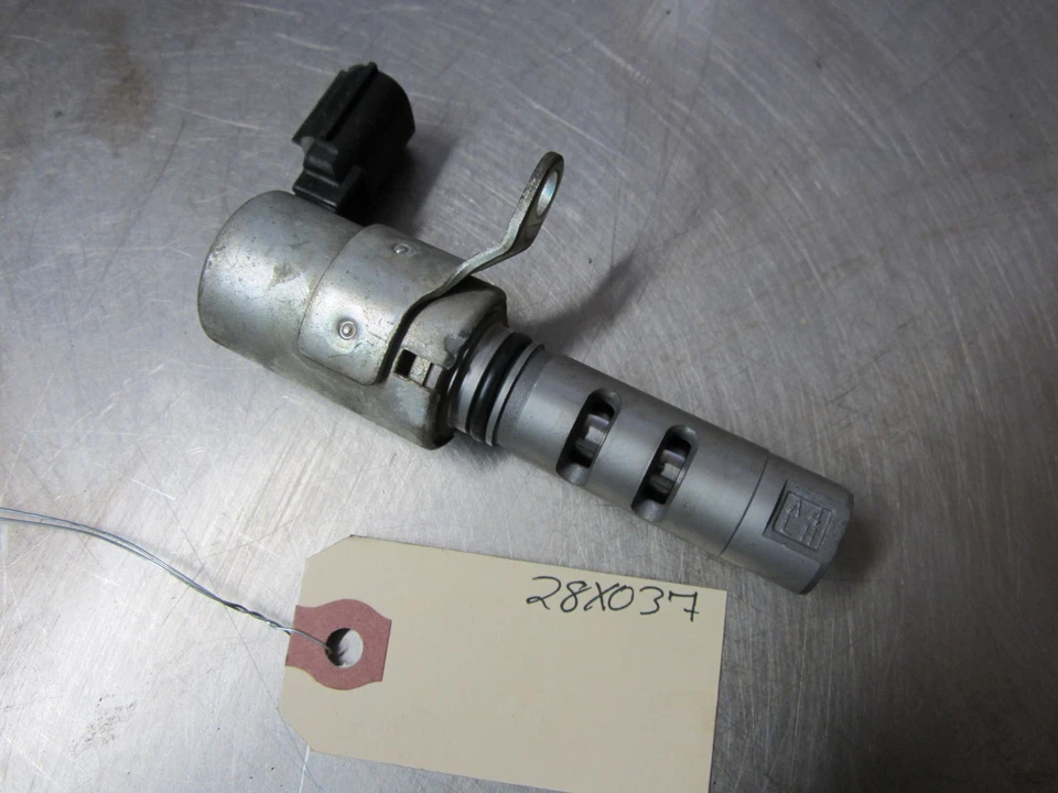 Left Variable Valve Timing Solenoid For 05-06 Toyota Tundra  4.7 - Image 1 of 4