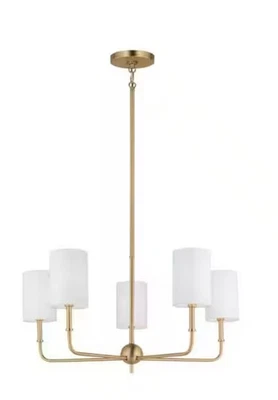 Lámpara de araña Generation Lighting Foxdale de latón satinado de 5 luces con tela de lino blanco  Foto 1 de 4