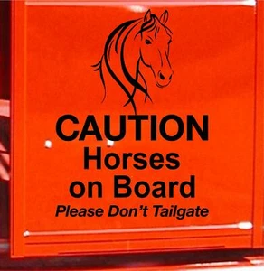 PRECAUCIÓN Caballos a bordo Por favor, no Tailgate Horse Trailer Calcomanía - Imagen 1 de 1