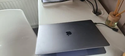 MacBook Pro 15" Late 2016 - Image 1 of 2