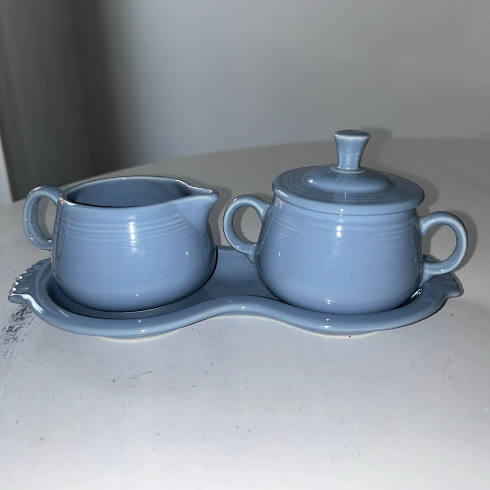 Fiesta Crema Tapa/Bandeja Azúcar Set Periwinkle Azul Retirado 4 piezas 10”Lx4.75”Wx4.25”H Foto 1 de 4