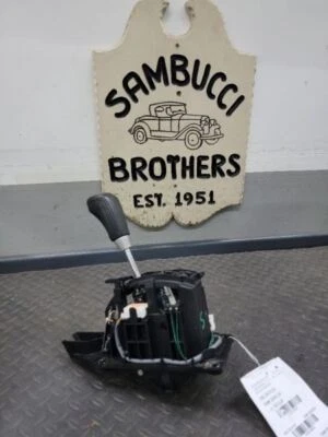 Conjunto de palanca de cambios automática Infiniti QX56 2009-2010 (4X4): (el bisel se vende por separado) Foto 1 de 4