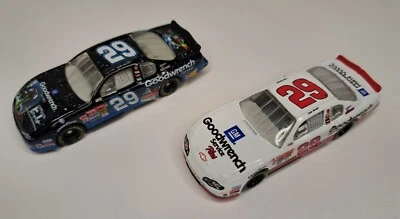 Kevin Harvick Lote De Colección 1:64 - Blanco GM Goodwrench Service +, Negro E.T. 2002 Foto 1 de 3